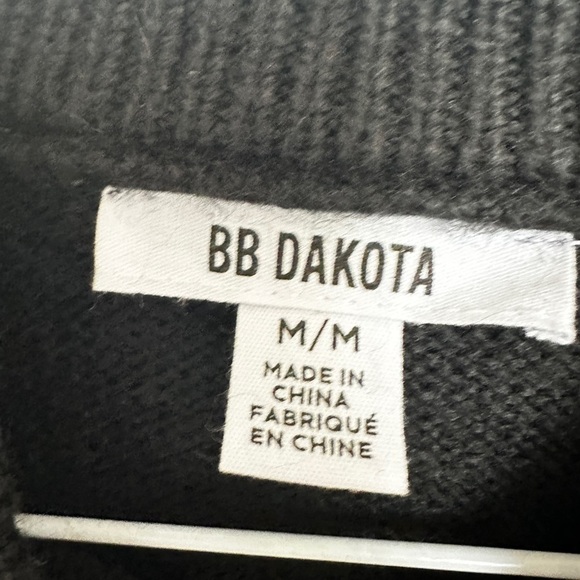 BB Dakota Women's Sweater - Picture 2 of 4